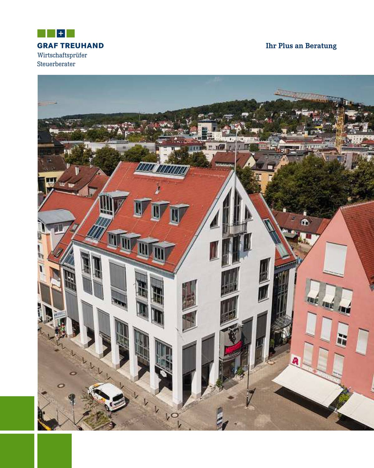 Blick auf ein Bürogebäude mit Stadtansicht im Hintergrund